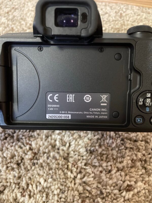Canon EOS M50 Mark II with 15-45mm f/3.5-6.3 IS STM Lens - Image 7