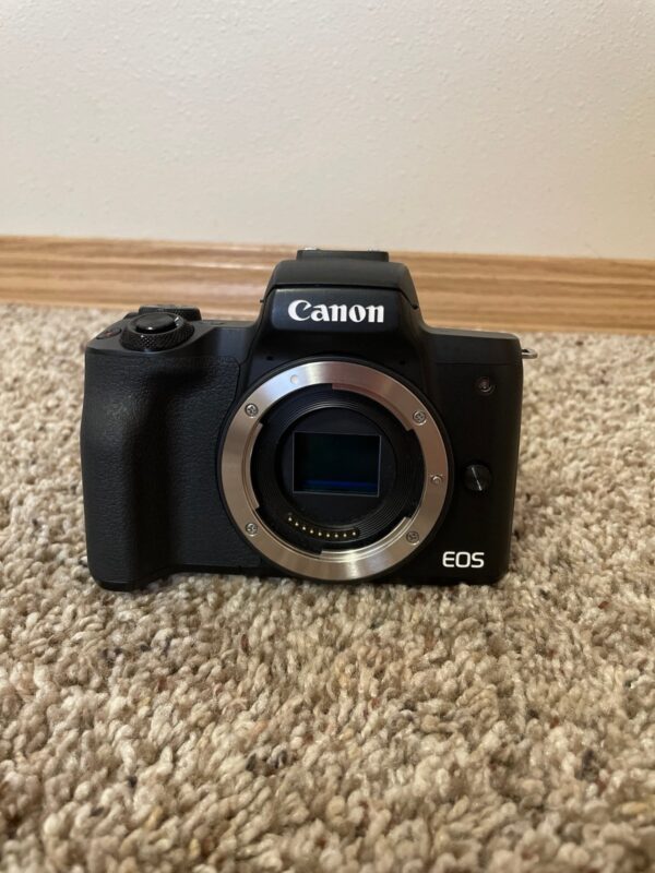 Canon EOS M50 Mark II with 15-45mm f/3.5-6.3 IS STM Lens - Image 8