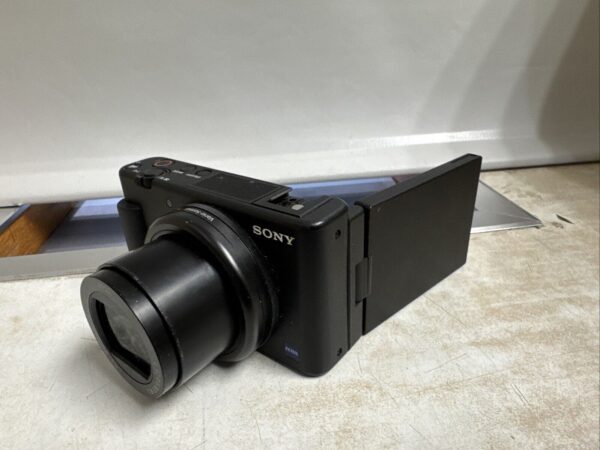 Sony ZV-1F 20.1MP 4K f/2 Vlogging Digital Camera - Black - Image 3