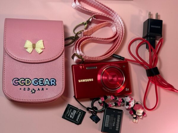 Samsung MV800 Digital Camera