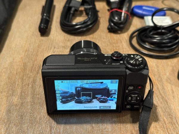 Canon PowerShot G7 X Mark II Digital Point & Shoot Camera - Image 2